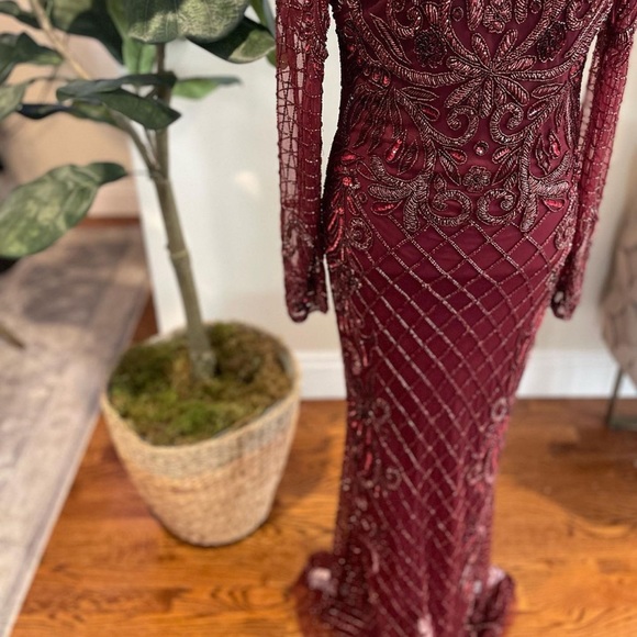 LARA design formal gown - Picture 3 of 5